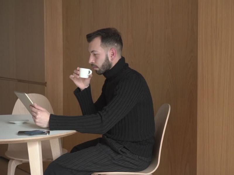 Merino vuna hladi, ne zadržava mirise, udobna je i idealna za aktivne, elegantne muškarce.