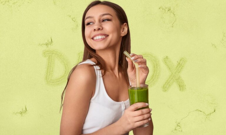 devojka pije zeleni sok